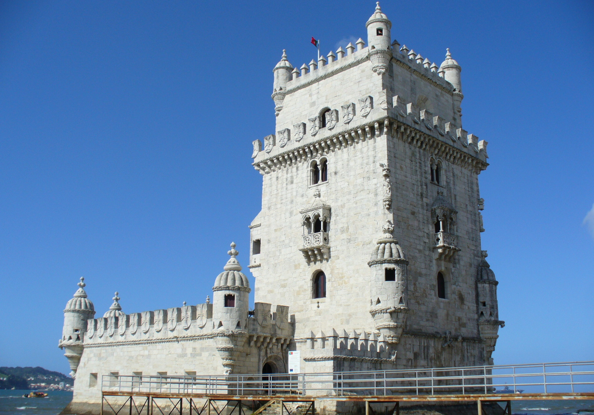 Wieża Belem i rzeka Tag