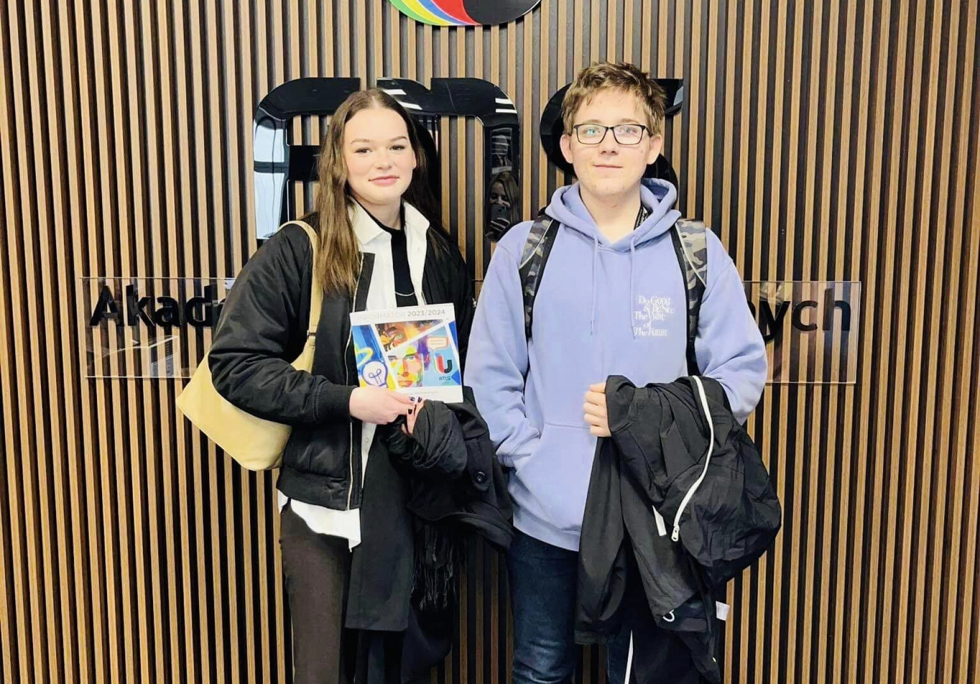 "Pół żartem, pół serio"