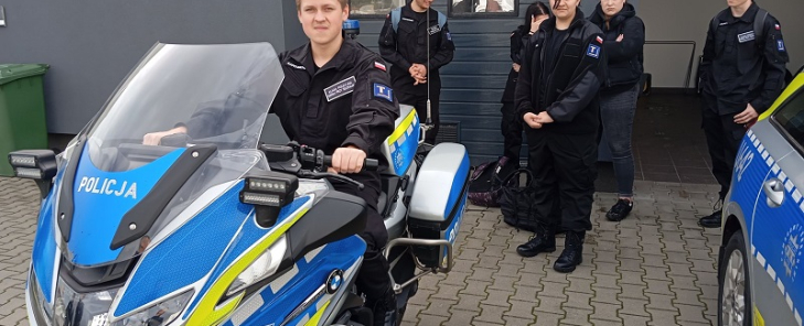 Kadeci na zajęciach edukacyjnych w Komendzie Powiatowej Policji w Pile