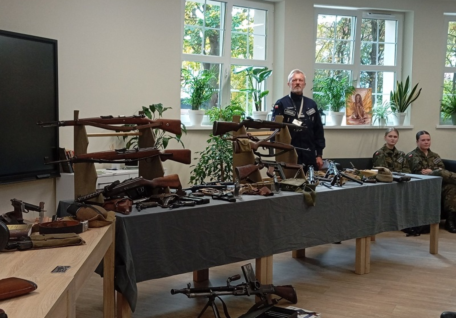 Lekcja historii i techniki w jednym – wyjątkowe warsztaty z bronią