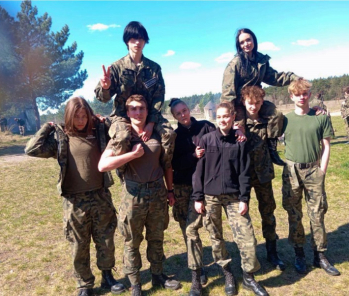 Dyscyplina, współpraca i wyzwania – zajęcia terenowe uczniów